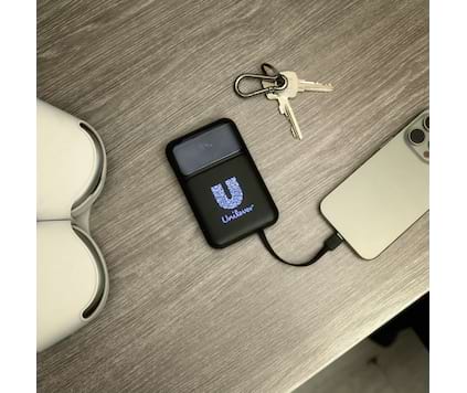 Powerbank 10.000mAh med inbyggda kablar
