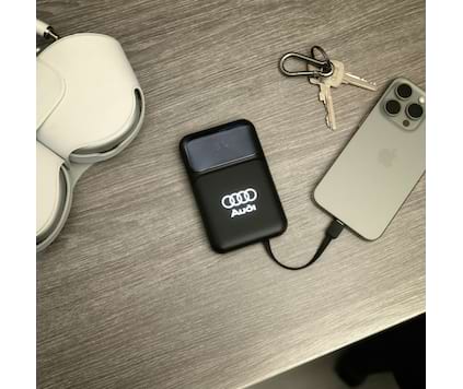 Powerbank 10.000mAh med inbyggda kablar